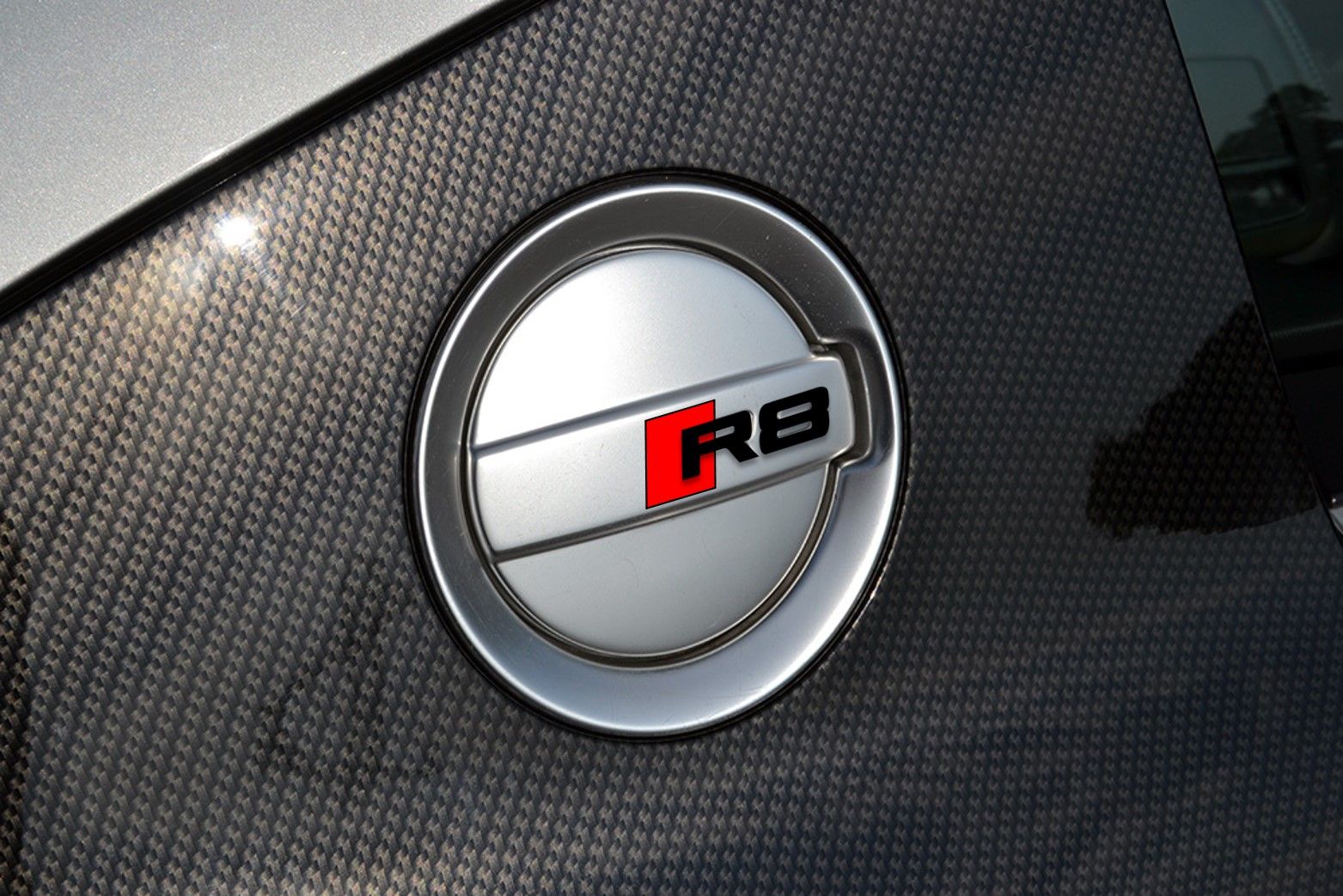 Gen 1 Fuel Cap Emblem Mockup_zpspz9bp58y.jpg Photo by r8stuff
